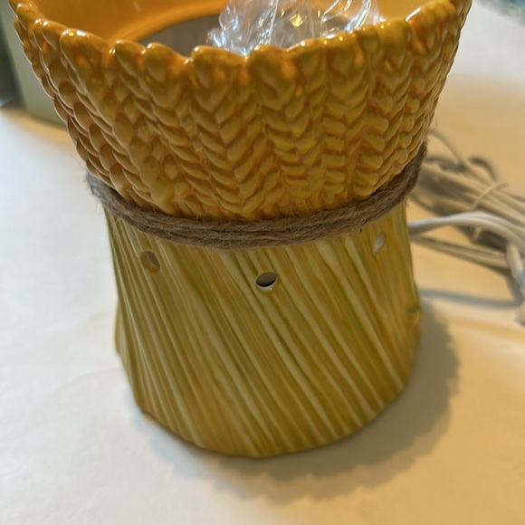 Scentsy Grateful Harvest Premium Wax Warmer - Picture 5 of 14